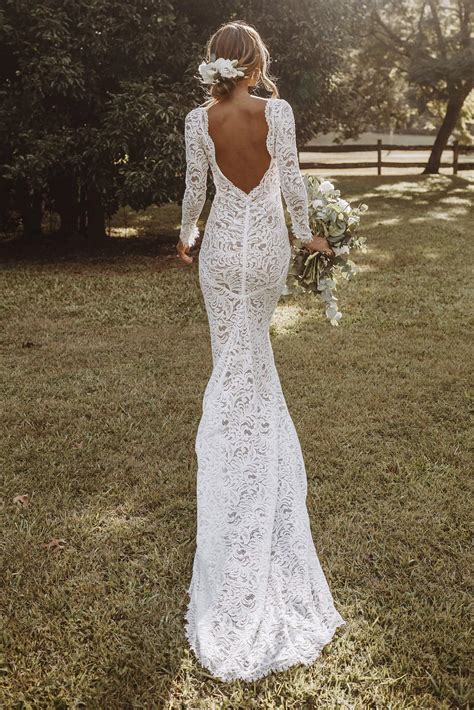 Grace Loves Lace (@GraceLovesLace) .